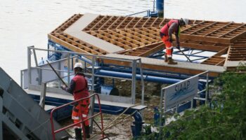 Île-de-France : détritus, végétaux, plastique... Le succès des pièges à déchets sur la Seine et la Marne