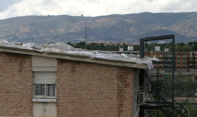 Incendio Córdoba: los bomberos rescatan de las llamas a una persona en la calle Motril de Córdoba