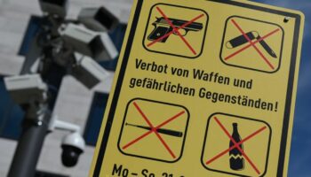 Nach dem Anschlag von Solingen wird auch über erhöhte Sicherheitsvorkehrungen und etwa Waffenverbotszonen diskutiert. Potsdams R