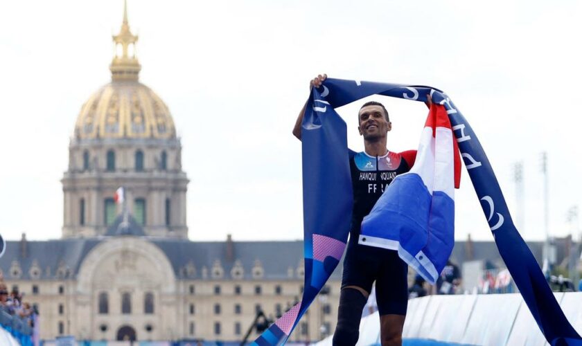 Jeux paralympiques : le porte-drapeau Alexis Hanquinquant s’impose en patron sur le paratriathlon