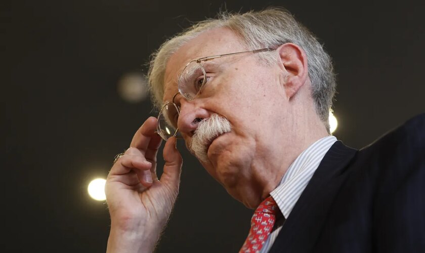 John Bolton: "Si Trump gana puede pactar con Maduro. Es un hombre fuerte que le fascina"