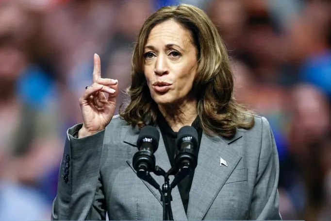 Kamala Harris presiona a Trump aceptando un segundo debate en la CNN y él dice que es "demasiado tarde"