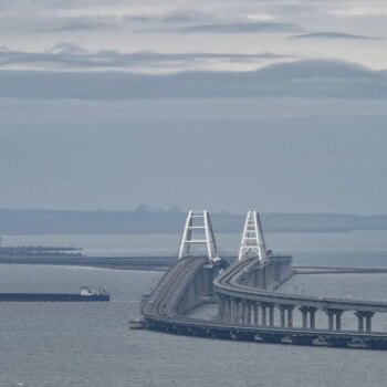 Kiev pide desmantelar el puente ruso de Crimea, un "obstáculo ilegal a la navegación"