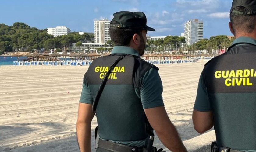 Beamte der Polizeieinheit Guardia Civil nahmen den Tatverdächtigen fest. (Archivfoto) Foto: Guardia Civil/Europapress/dpa