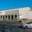 Was bei Fußballstadien oder Konzerthallen schon üblich ist, plant nun auch das Theater. Foto: Paul Glaser/dpa