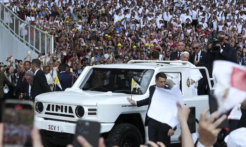 La Policía de Indonesia detiene a siete personas que pretendían atacar al papa Francisco