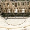 La chanteuse grecque Marinella victime d'un AVC en plein concert dans un théâtre antique