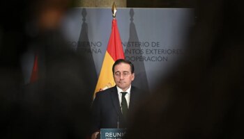 La descoordinación del Gobierno en política exterior acecha a Albares con tres crisis diplomáticas en cinco meses