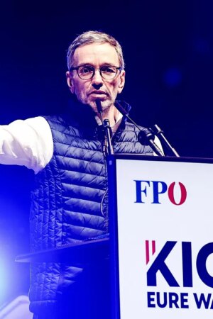 La extrema derecha FPÖ gana con holgura las elecciones en Austria, según sondeos a pie de urna