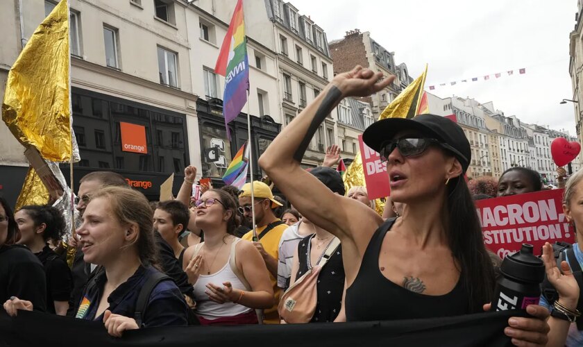 La izquierda se manifiesta en Francia contra Macron y el nombramiento del conservador Michel Barnier como primer ministro