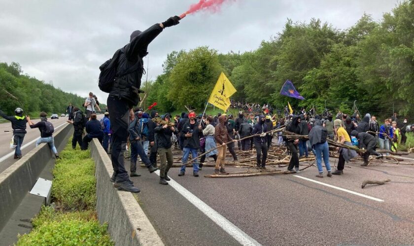 La justice abandonne les poursuites après le blocage de l’A13 par des opposants au contournement de Rouen