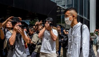 La libertad de prensa muere en Hong Kong: un año y nueve meses de prisión para un periodista por publicar "artículos sediciosos"