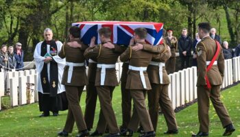 La princesse Anne présente dans le Pas-de-Calais pour inaugurer l’extension d’un cimetière militaire