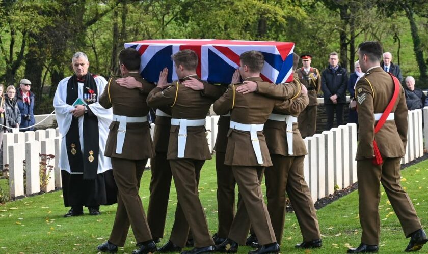 La princesse Anne présente dans le Pas-de-Calais pour inaugurer l’extension d’un cimetière militaire