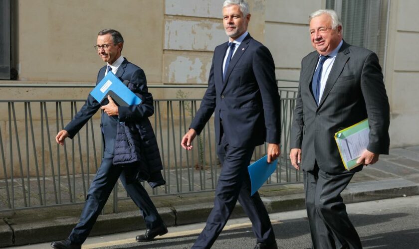 La prudence de la droite, prête à rejoindre Michel Barnier sans signer de chèque en blanc à Emmanuel Macron