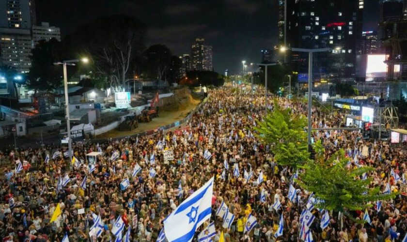 Trotz andauernder Massenproteste hält Israels Regierung an ihrem Kurs fest. Foto: Ariel Schalit/AP/dpa