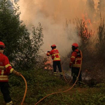 Le Portugal continue de se battre contre de violents feux de forêt