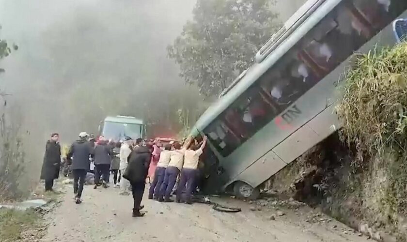 Machu Picchu: Touristen-Bus kommt von der Straße ab – und stürzt 15 Meter in die Tiefe