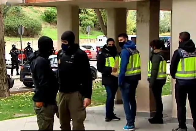 Macrooperación policial contra los narcopisos en el barrio de Lucero de Madrid: cien agentes desplegados y varios detenidos