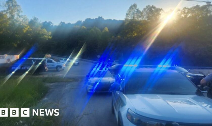 Manhunt for gunman as 'vehicles fired upon' in Kentucky