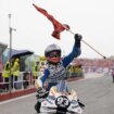 Marc Márquez logra una victoria caída del cielo