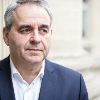 Matignon : Macron teste Xavier Bertrand, le RN assure qu’il le censurera immédiatement