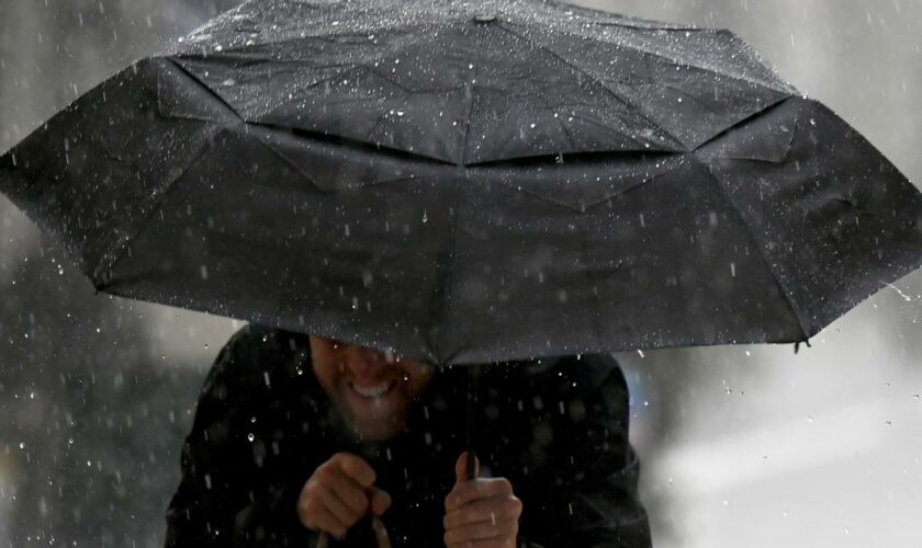 Météo : la dépression Aitor s’apprête à frapper la France, deux départements en alerte orange