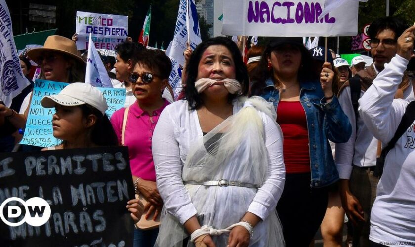 Mexico: Students protest planned judicial overhaul