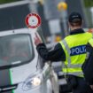 Die Grenzkontrollen in Niedersachsen an der deutsch-niederländischen Grenze starten am Montag. (Symbolbild) Foto: Peter Kneffel/