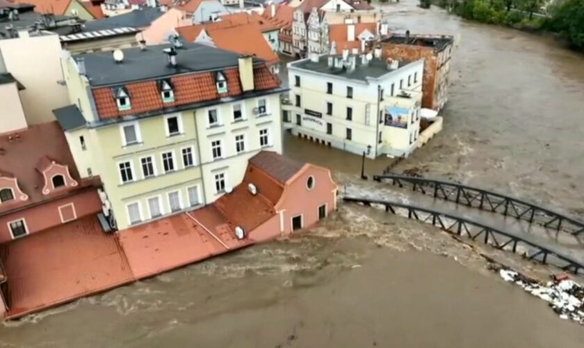 Mitteleuropa: Katastrophale Hochwasserlage: Anwohner erleben "schwerste Stunden ihres Lebens"