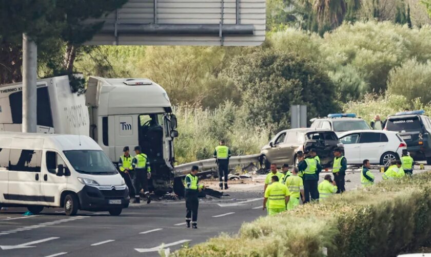 Muere una chica de 21 años en Las Cabezas tras volcar el todoterreno en el que viajaba