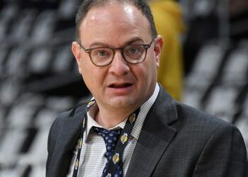 NBA: Adrian Wojnarowski beendet überraschend seine Karriere als Sportjournalist – und verzichtet auf viel Geld