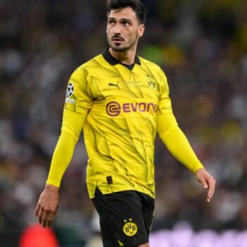 Hummels zeigt sich noch einmal im BVB-Trikot. Foto: Robert Michael/dpa