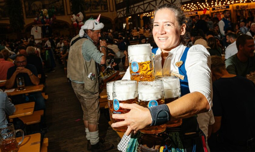 Oktoberfest: Verdienst und bestes Trinkgeld? Unbequeme Fragen an eine Wiesn-Kellnerin