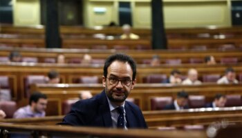 Óscar López nombra secretario de Estado de Telecomunicaciones a Antonio Hernando, su colaborador en Moncloa