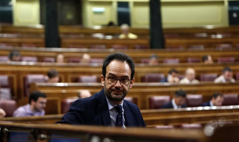 Óscar López nombra secretario de Estado de Telecomunicaciones a Antonio Hernando, su colaborador en Moncloa