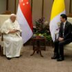 Papst mahnt in Singapur faire Löhne für Arbeitsmigranten an