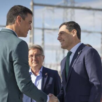 Pedro Sánchez arremete contra la gestión de la Junta de Andalucía: «Suprime 2.000 clases públicas y gasta 22% más en educación concertada»