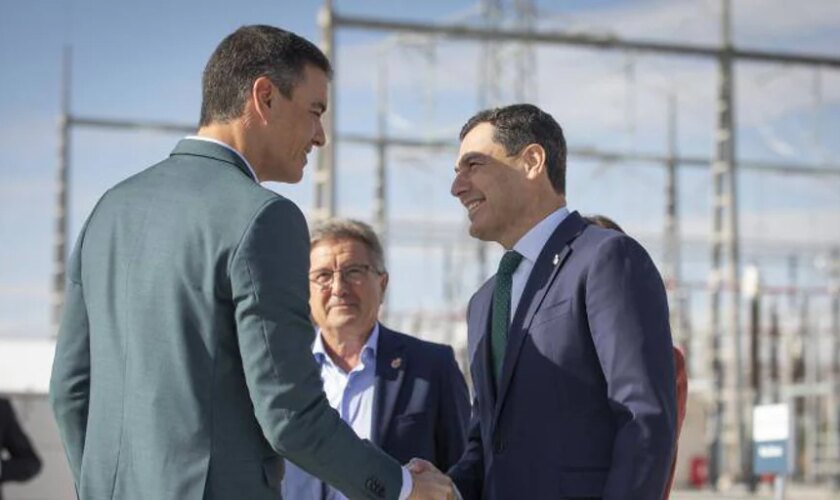 Pedro Sánchez arremete contra la gestión de la Junta de Andalucía: «Suprime 2.000 clases públicas y gasta 22% más en educación concertada»