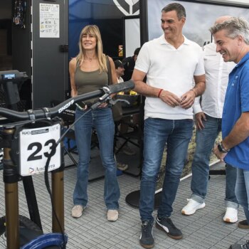 Pedro Sánchez y su mujer, Begoña Gómez, de "visita privada" en Andorra para ver el mundial de bicicleta