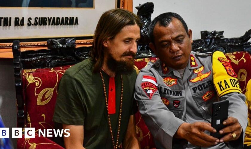 Pilot hostage freed by Papua rebels 'very happy' to go home