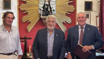 Plácido Domingo, ante la Virgen de los Dolores de Córdoba