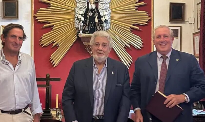 Plácido Domingo, ante la Virgen de los Dolores de Córdoba