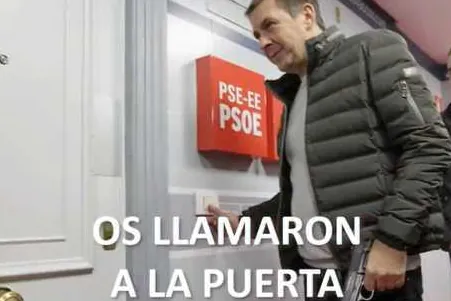 Polémica en las redes en Navarra: UPN critica los pactos de Sánchez con Bildu con una foto de Otegi con pistola en la sede del PSOE