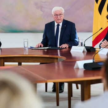 Politische Gewalt: Steinmeier trifft Opfer und Angehörige