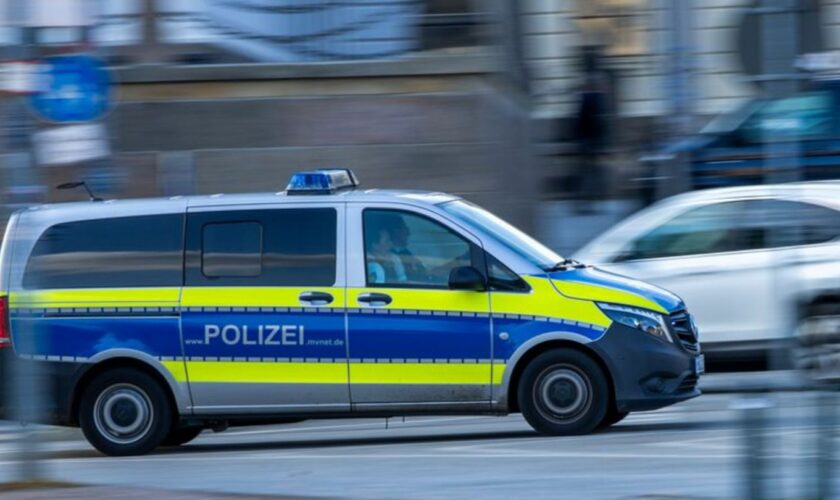 In Bad Wimpfen hat ein Trio einen schlafenden Mann attackiert. (Symbolfoto) Foto: Jens Büttner/dpa