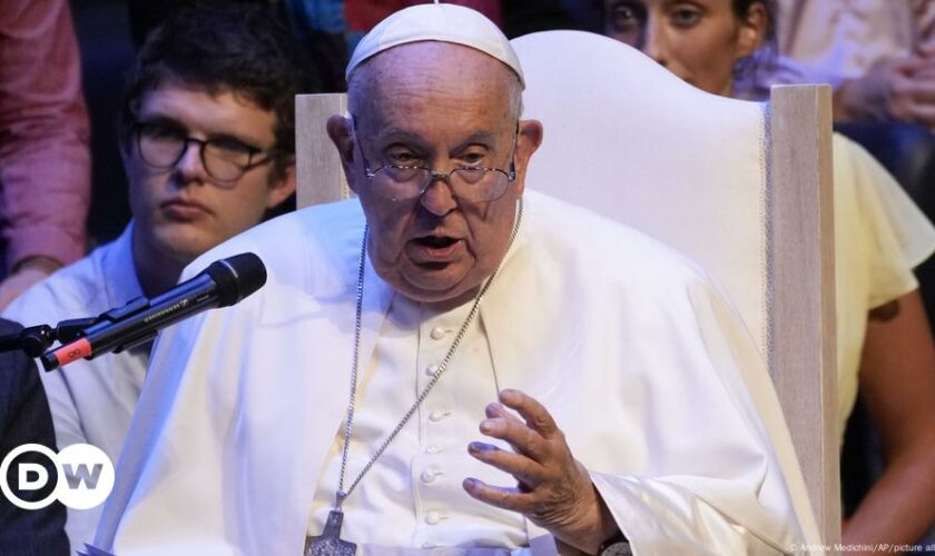 Pope Francis promises 'help' to Belgian sex abuse victims