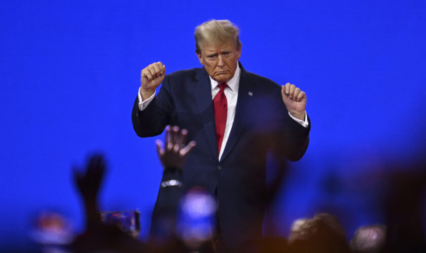 Présidentielle américaine: Donald Trump reste compétitif dans son duel face à Kamala Harris