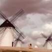 Proponen incluir un molino de viento en la bandera de Castilla-La Mancha