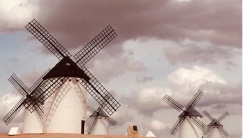 Proponen incluir un molino de viento en la bandera de Castilla-La Mancha